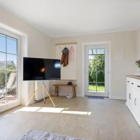 Zum Faehrmann 2 Whg 1 Eg Links In 18356