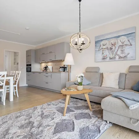 Zum Faehrmann 2 Whg 1 Eg Links In 18356 *